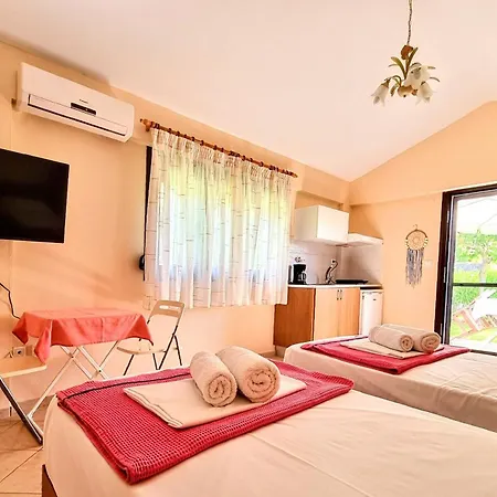 Ktima Amitsa Aparthotel Sarti